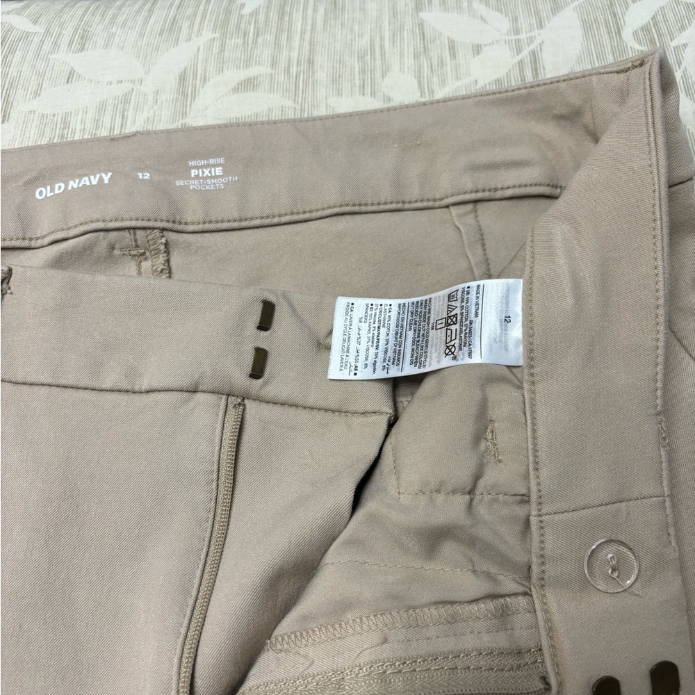 Old Navy Khaki size 12 Pants
